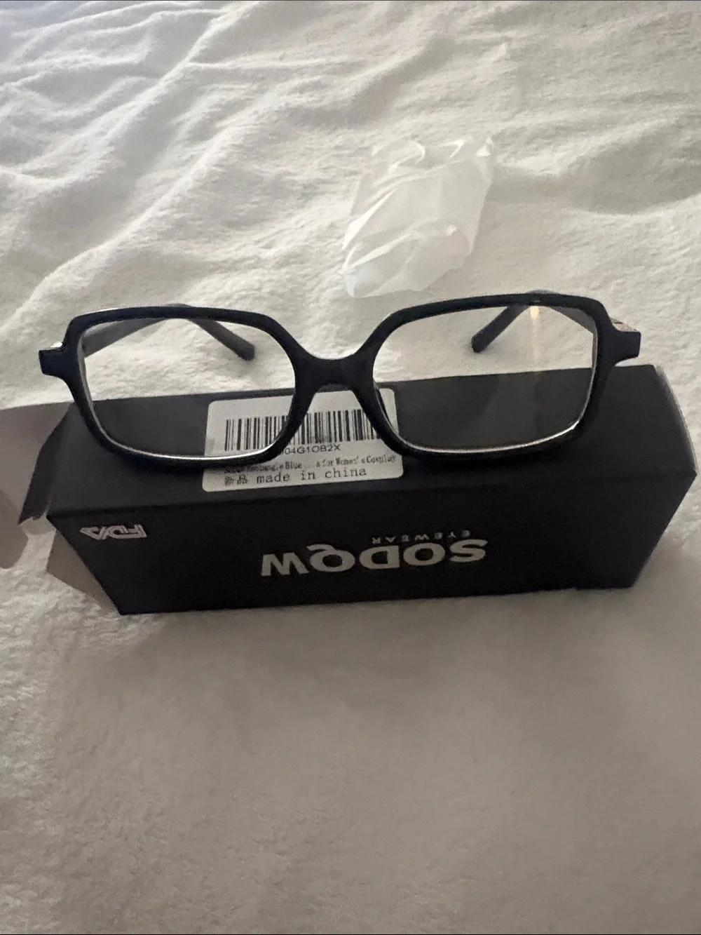 SODQW Black Rectangular Women's Glasses with Gold Temple Detail